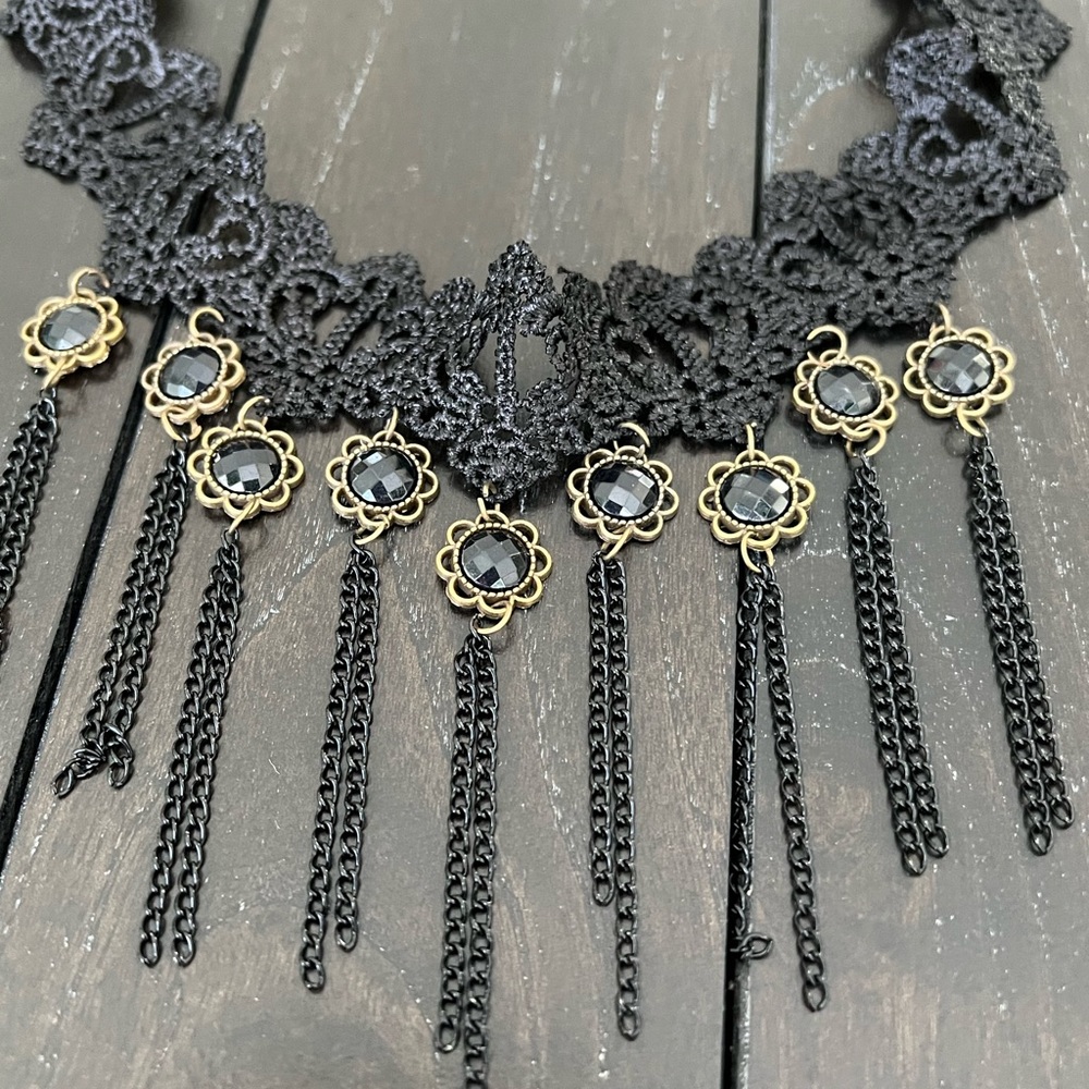 Choker - Picture 5 of 10